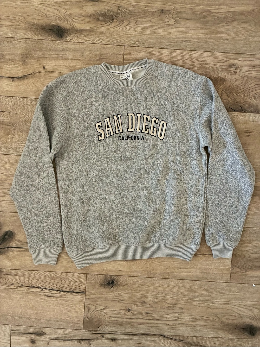 Pacific & Co. San Diego California Embroidered Crewneck Sweatshirt Grey Medium